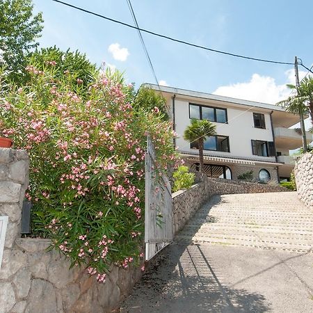 Apartments Daniel Опатия Стая снимка