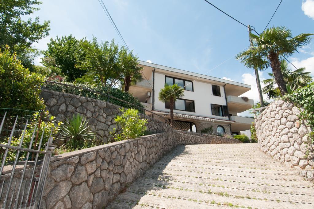Apartments Daniel Опатия Стая снимка