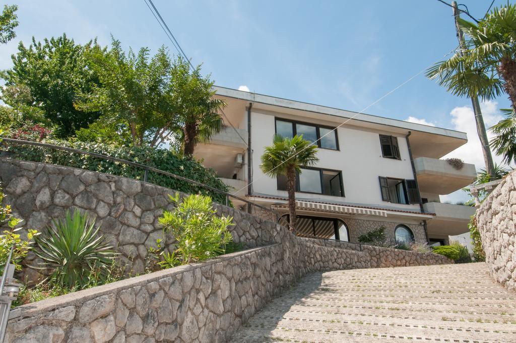 Apartments Daniel Опатия Стая снимка