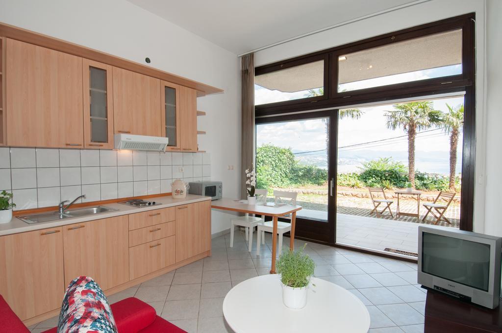 Apartments Daniel Опатия Стая снимка