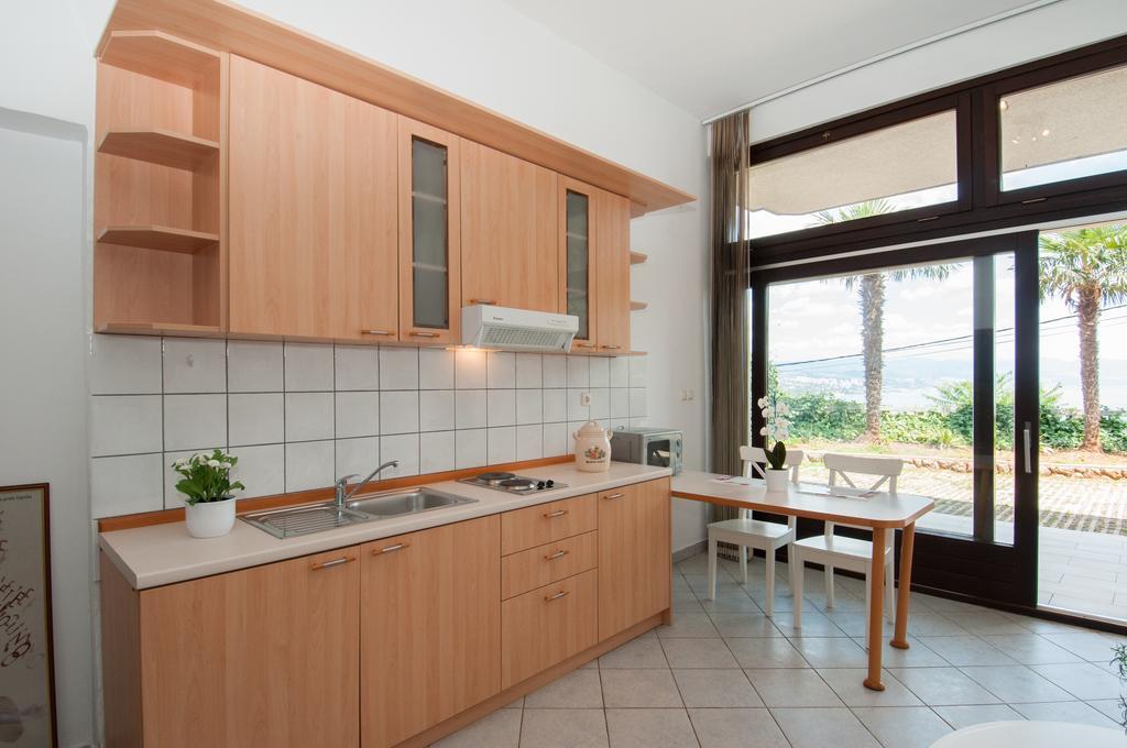 Apartments Daniel Опатия Стая снимка