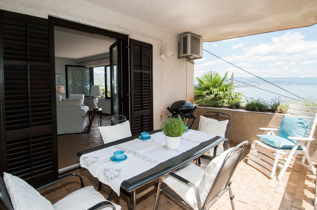 Apartments Daniel Опатия Стая снимка