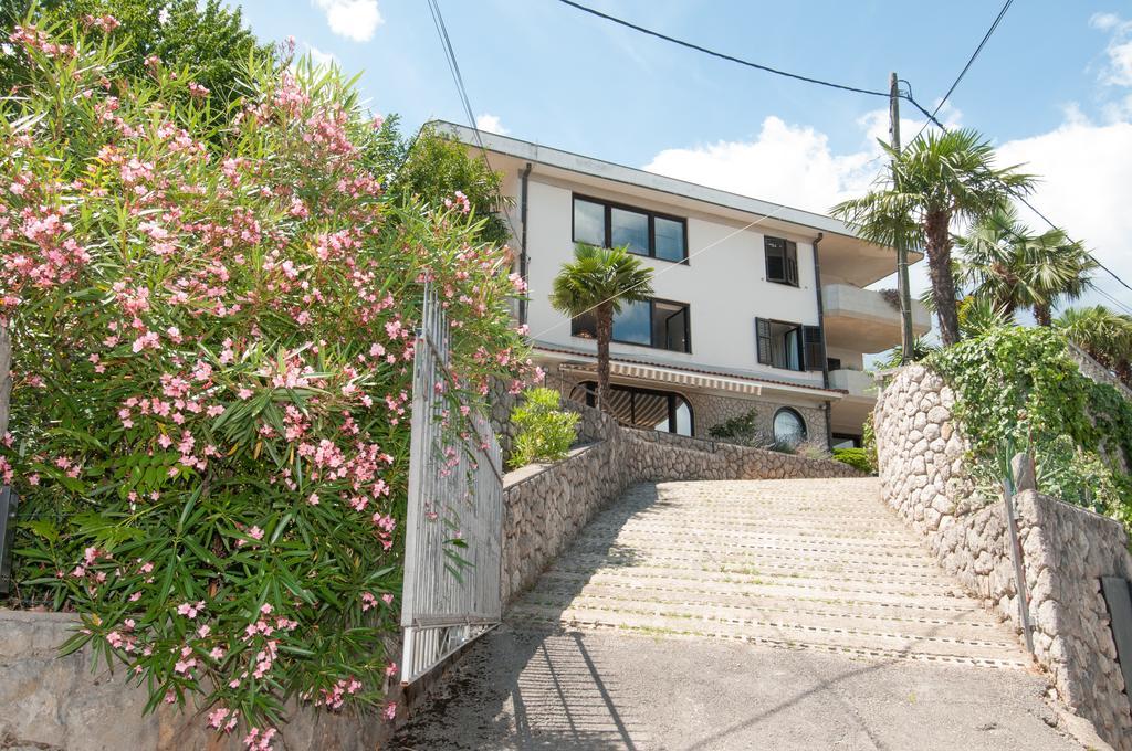 Apartments Daniel Опатия Стая снимка